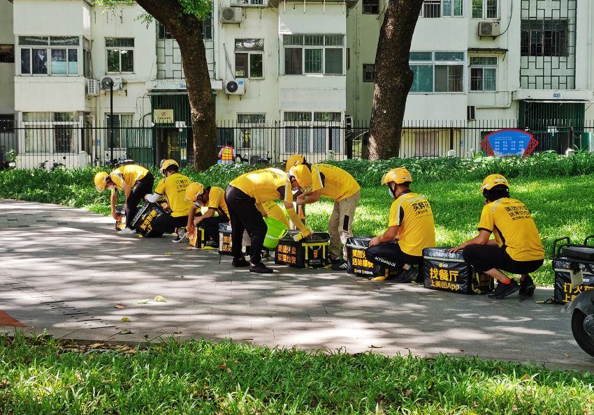 美团启动骑手养老保险试点：满足条件即可补贴50%，可自主选择参保地